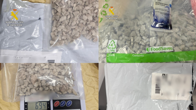 Los envíos intervenidos contenían más de un kilo y medio de pastillas de éxtasis y eran enviados en paquetes similares a los de cualquier compra 'online'. / Guardia Civil