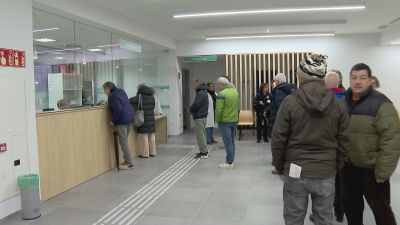 Llegan los primeros usuarios al nuevo Centro de Salud de Ramón y Cajal de Huesca. / Aragón TV