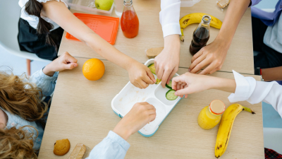 Una dieta saludable incluye frutas, verduras, pescado, legumbres y cereales. / Canva