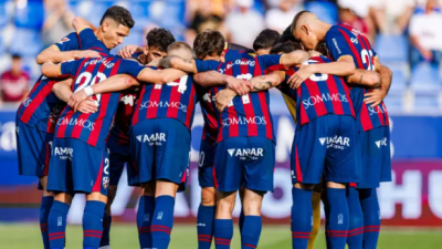 Los jugadores de la SD Huesca, antes de un partido. Foto: LaLiga