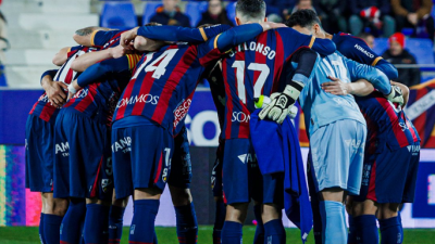 La SD Huesca busca tres puntos que le saquen del descenso.