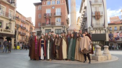 Alumnos canadienses visitan Teruel para conocer las Bodas de Isabel / Aragón TV