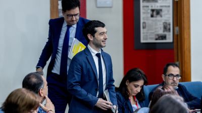El ministro de Consumo y Agenda 2030, Pablo Bustinduy, y el ministro para la Transformación Digital, Óscar López, durante una rueda de prensa tras el Consejo de Ministros./ Ricardo Rubio/ Europa Press