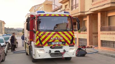 El siniestro se ha producido en una vivienda de la calle Garlin, en Ayerbe (Huesca). / Javier Cao