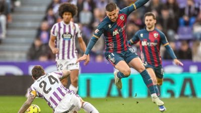 Un momento del partido de la SD Huesca en Valladolid