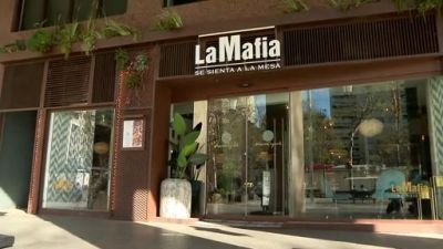 Fachada del restaurante La mafia se sienta a la mesa. /  Aragón TV