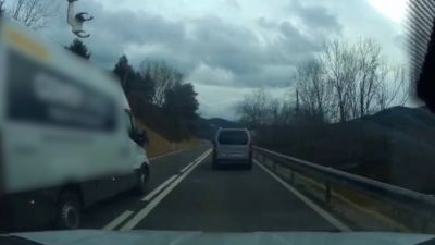 Imagen del vídeo grabado por uno de los conductores adelantados. / Guardia Civil