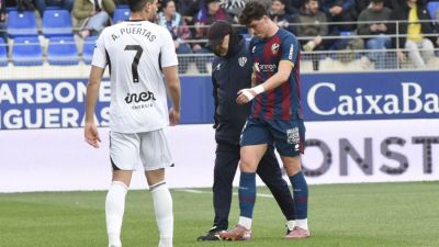 Enol se retira lesionado en el minuto 8 del partido contra el Albacete. Foto: LaLiga