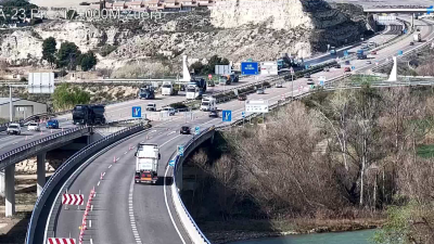 Imagen de las cámaras de tráfico de la DGT en la A-23 a la altura de Zuera. / DGT