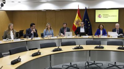 El Gobierno se ha reunido este jueves con los agentes sociales para abordar el impacto económico derivado del conflicto bélico en Irán. / EFE