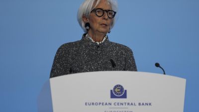 La presidenta del BCE, Christine Lagarde, en la rueda de prensa de este jueves / EFE/EPA/CHRISTOPHER NEUNDORF