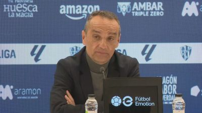 José Luis Oltra, durante su comparecencia tras el encuentro