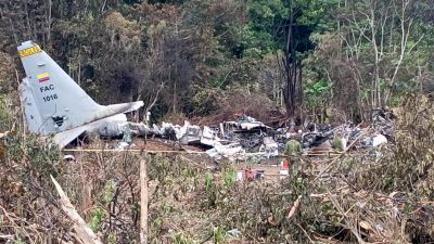 El avión se incendió tras caer en un remota zona selvática / EFE. Miputumayo.com.co