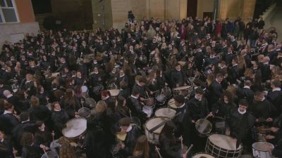 Los tambores han empezado a sonar en Urrea de Gaén al toque del Campanico. / Aragón TV