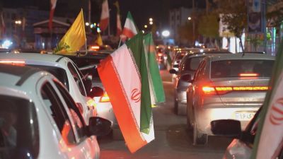 Ciudadanos iraníes han salido a las calles de Teherán para celebrar el alto el fuego / Reuters