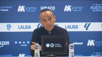 José Luis Oltra en rueda de prensa.