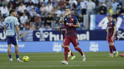 Sielva celebra un gol en la Rosaleda. Foto: LaLiga