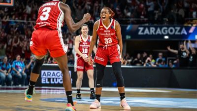 Mawuli celebra una acción en el partido de cuartos de final.