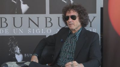 Enrique Bunbury, en una de sus últimas entrevistas hablando de su nuevo disco. / Aragón TV