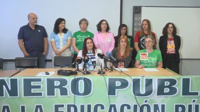 Sindicatos de la educación pública y representantes de partidos políticos en la presentación de las medidas contra la concertación del bachillerato./ Aragón TV