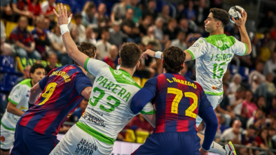 Un momento del último partido del Bada Huesca en Barcelona