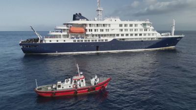 El crucero MV Hondius ante las costas de Cabo de Verde. / AFP