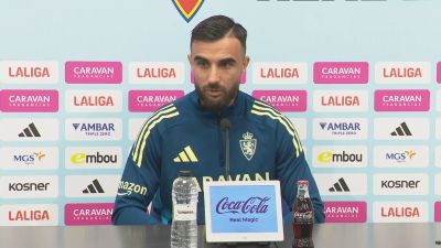 Rober González, en su comparecencia en la rueda de prensa tras el entrenamiento. / Aragón TV