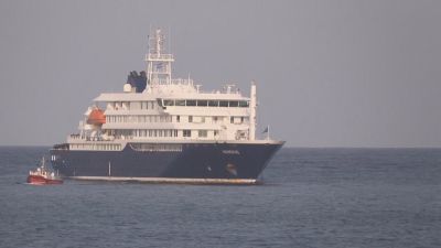 El crucero MV Hondius frente a la costa de Cabo Verde. / Reuters