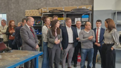 La consejera Carmen Susín en su visita al nuevo aulario en el IES Salvador Victoria de Monreal del Campo./ Gobierno de Aragón