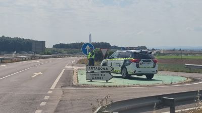 El conductor ha sido interceptado en dos ocasiones sin puntos en el carné por sendas infracciones de tráfico. | Guardia Civil