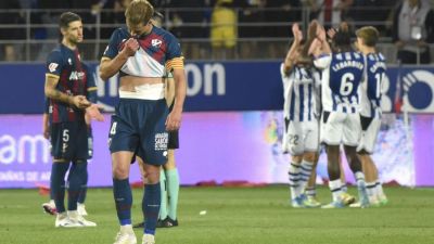 Jorge Pulido se lamenta durante el encuentro de anoche.