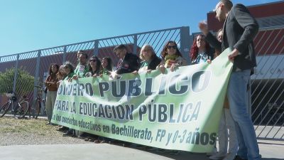 Manifestación en defensa de la escuela pública/ Aragón TV
