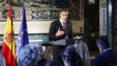 Comparecencia de Pedro Sánchez en el Vaticano, tras la reunión con el papa León XIV./  EFE/EPA/FABIO FRUSTACI