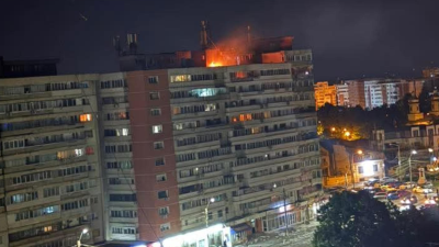 El impacto del dron ha causado un incendio en un edificio. / EFE/ Ministerio de Defensa de Rumanía