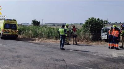 El accidente ha consistido en una colisión frontolateral entre un camión y una furgoneta. / Guardia Civil