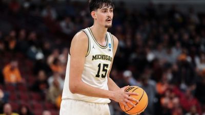 Aday Mara durante un encuentro con Michigan.