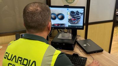 Investigados dos jóvenes en Teruel por arrojar neumáticos en la A-23. / Guardia Civil