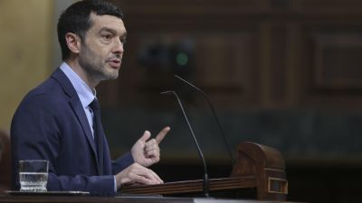 El ministro de Derechos Sociales, Consumo y Agenda 2030, Pablo Bustinduy, durante el pleno de este martes en el Congreso.