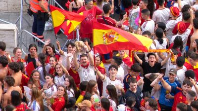 Ambiente en la Plaza del Pilar de Zaragoza durante un partido de España en el Mundial de fútbol.