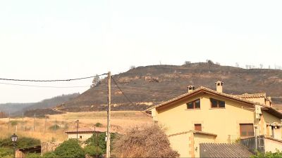 Estado en el que han quedado los montes de los municipios desalojados por el incendio de Orés.