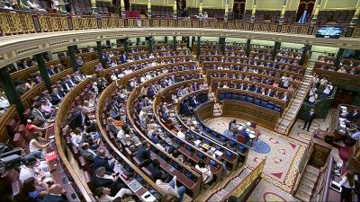 El Congreso tumba la senda de déficit