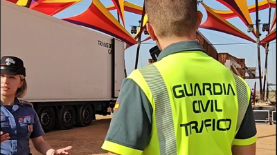 Agentes de Guardia Civil, Gendarmería y policía italiana participan en el despliegue del festival.