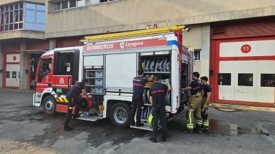Varias dotaciones de los bomberos de Zaragoza van a colaborar en las labores de extinción de los incendios de Madrid y Ávila.