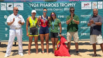 Esther Briz posa con la medalla de oro.