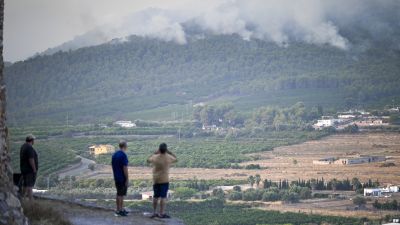 Vista del humo del incendio de La Vall d Uixò desde el Castillo de Onda (Castellón)