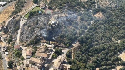 El incendio evoluciona favorablemente y los medios se irán desactivando en las próximas horas