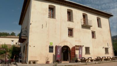 Refugio de Montfalcó, que se alimenta con placas solares.