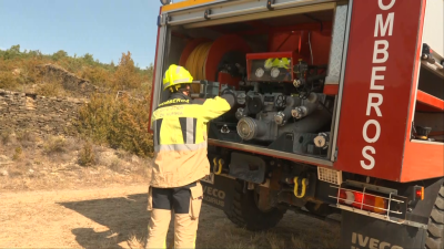 Bomberos de la DPH llevan agua a Las Tiesas Altas.
