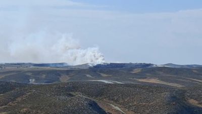 La columna de humo del incendio en el PTR era visible desde diferentes puntos de la capital aragonesa.