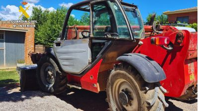 La Guardia Civil detiene a dos personas por el robo de un tractor y una máquina de elevación telescópica